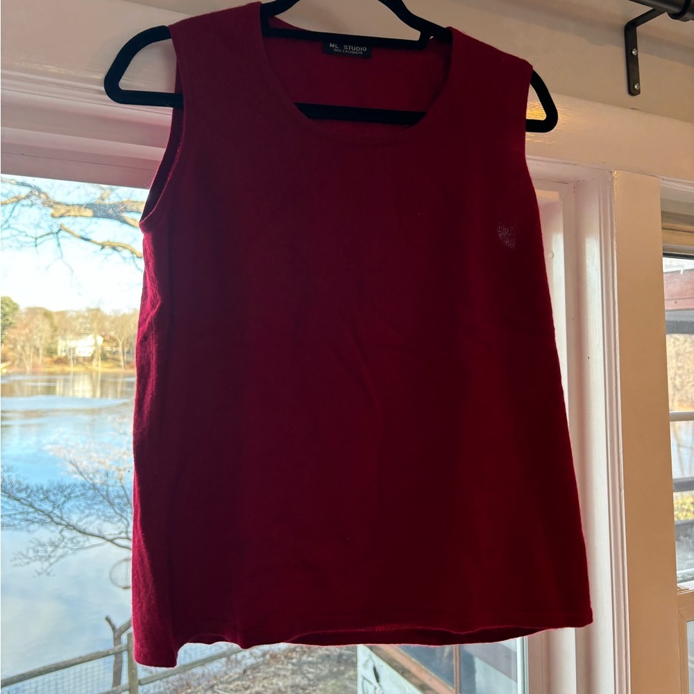 Size Large ML Studio 100% cashmere tank